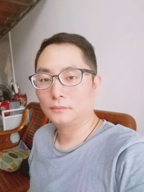 流星的尾巴的第一张照片--柘荣婚介网