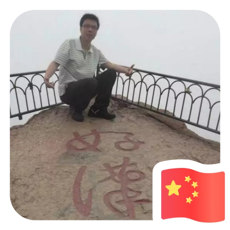 一只小虎牙的第一张照片--柘荣婚介网
